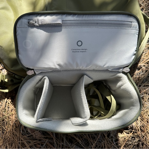 Urth - Arkose Camera Backpack Set - Moss Green - Picture 7 of 8